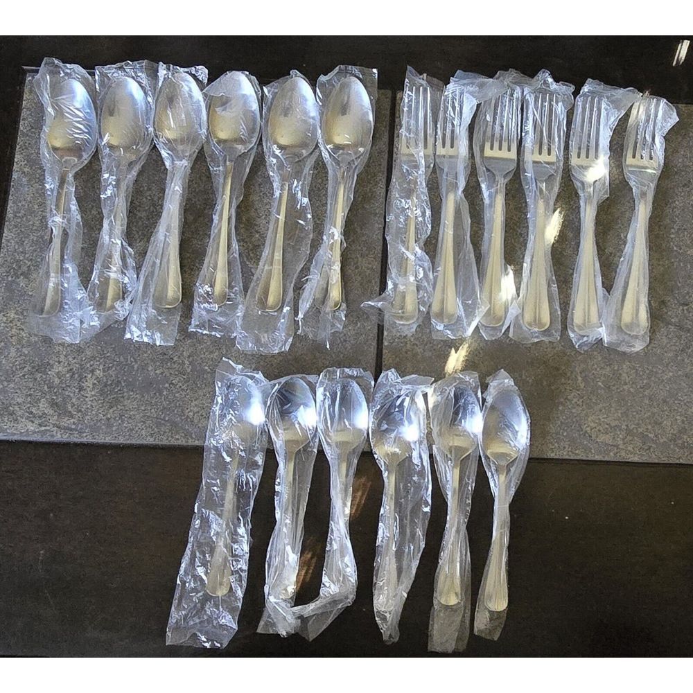 NEW Pfaltzgraff Stainless 18/0 GLOSSY Flatware Set of 18 Spoons Forks Teaspoons
